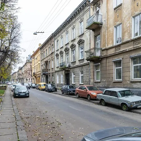 Modern In The Of Center Apartment *