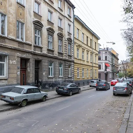 Modern In The Of Center Apartment