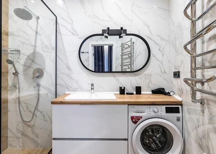 Modern In The Of Center Apartment *