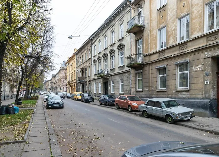 Modern In The Of Center Apartment *